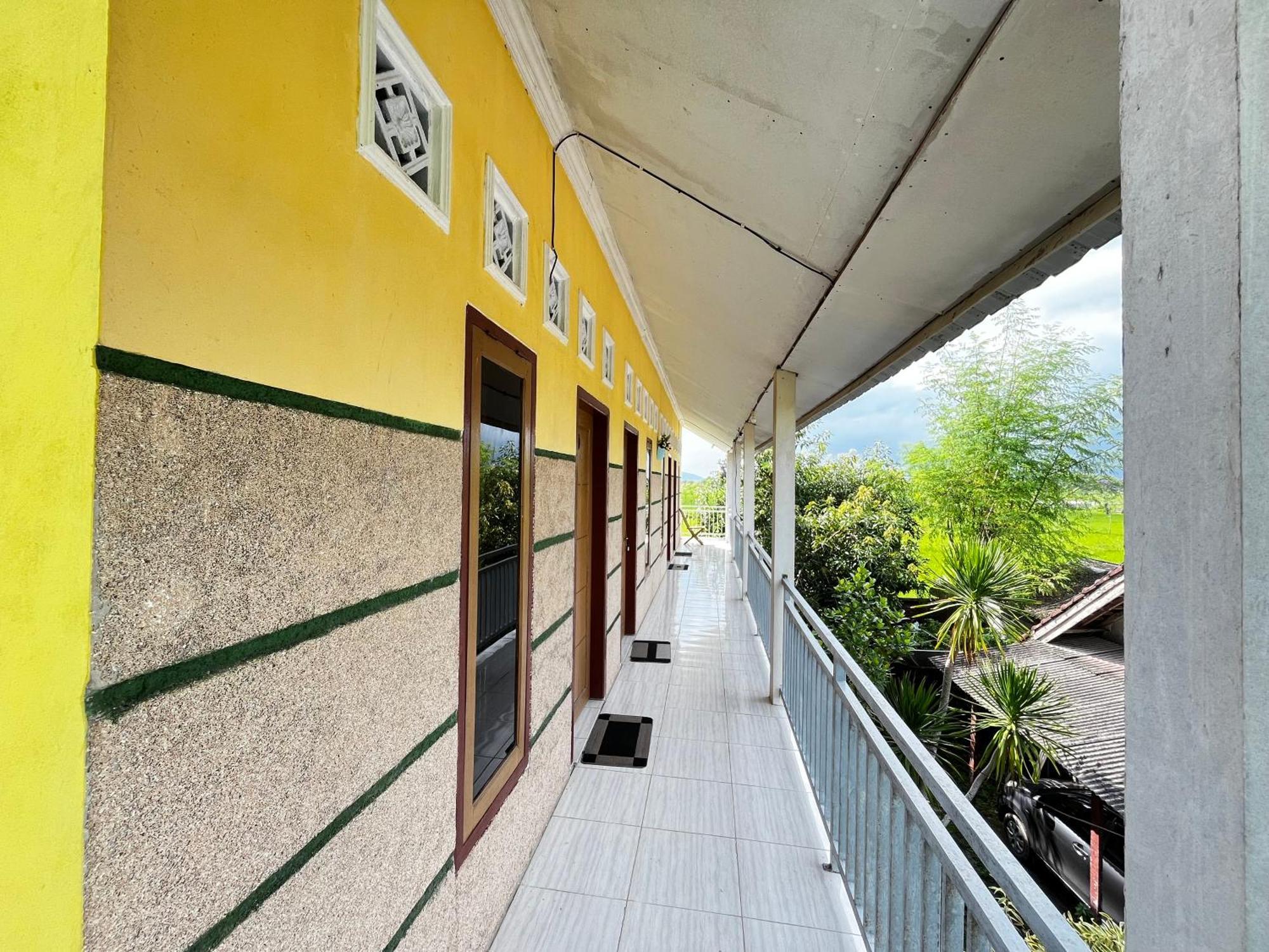 Alan'S Homestay Kuripan  Bagian luar foto